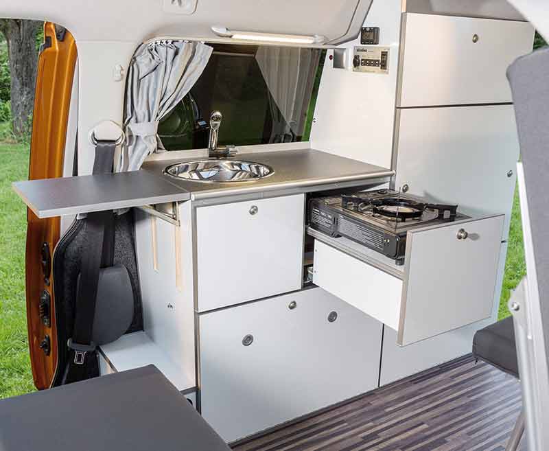 Linea di mobili Caddy Pre-assemblato con frigo box, impianto idrico e allacciame 135011T
