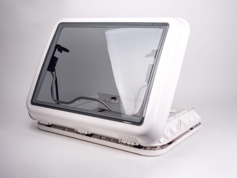 Tettoie comprensive di telaio interno con sistema oscurante, zanzariera e luci LED. M31877