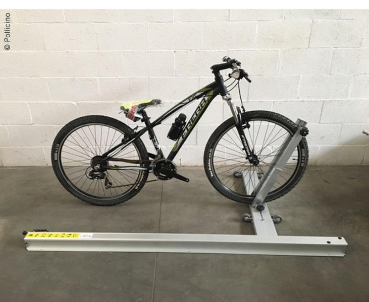 Ausilio di carico per 2 biciclette con trazione elettrica per garage posteriore 442265