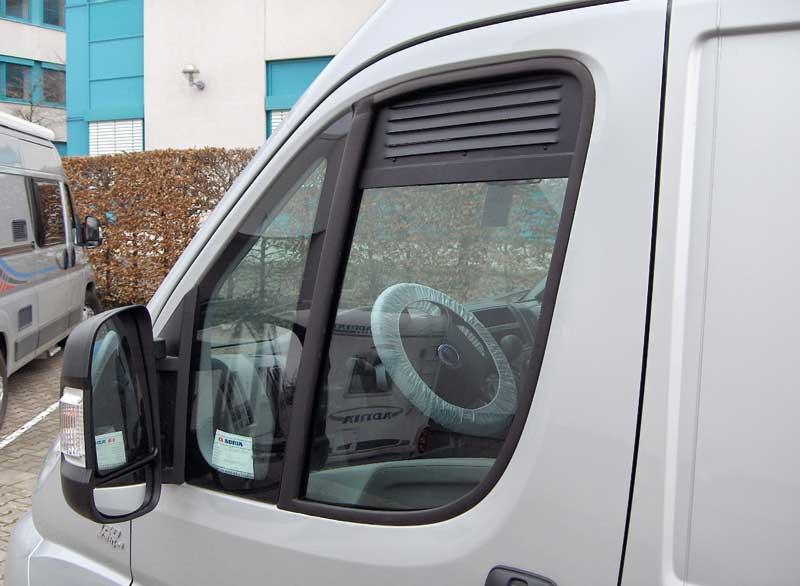 Lüftungsgitter für die Fahrerhaustür - Iveco Daily M46158