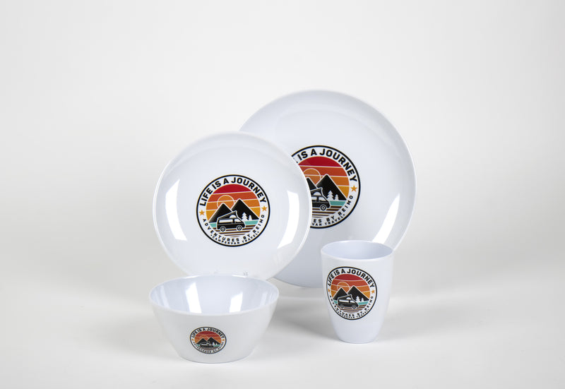 Set di stoviglie in melamina "LIFE IS A JOURNEY" - per 4 persone 917970